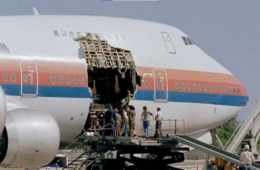 Miracle on United Flight 811 - How Pilots Saved 346 Lives?